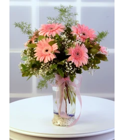   Cam Vazoda Pembe Gerbera Aranjmanı
